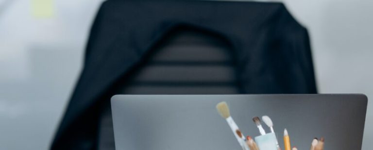 Choosing between a custom theme or readymade theme